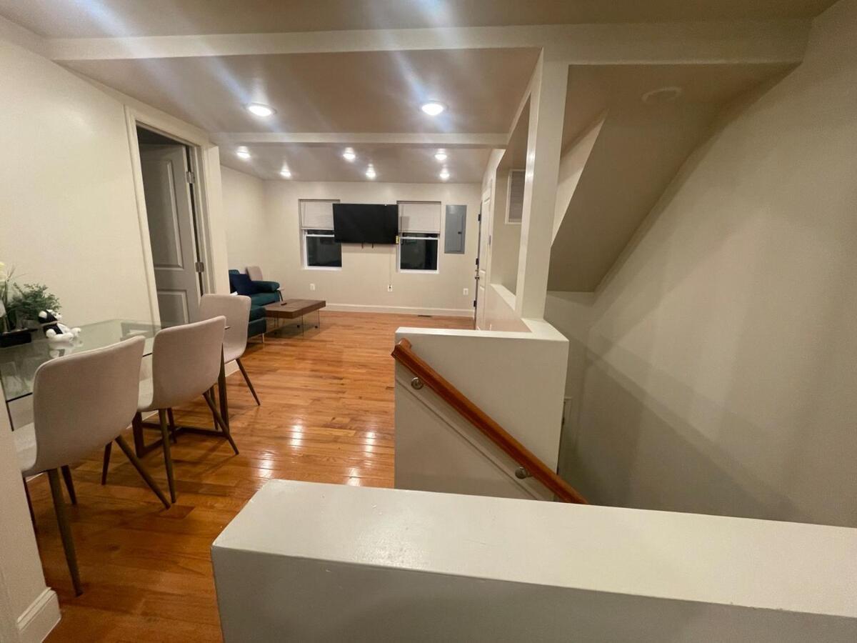 Chic 4 Bedroom 2ba In Se Dc * Washington