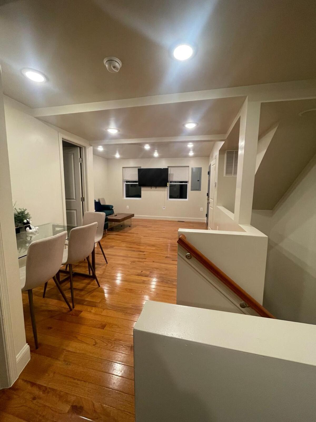 Chic 4 Bedroom 2ba In Se Dc